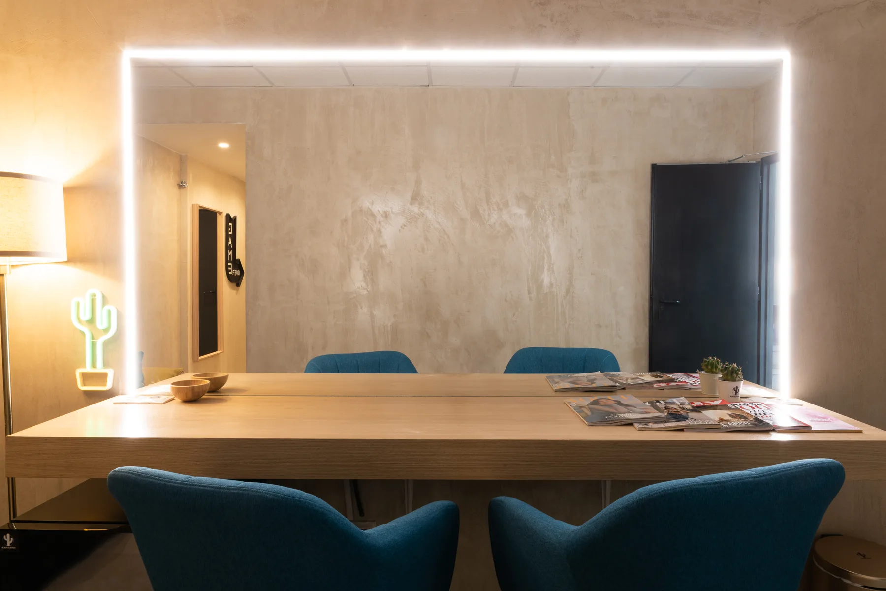 Camerino with mirrors and lighting — studio Madrid